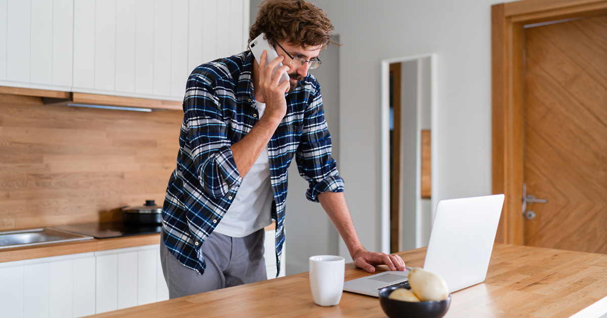 european man works from home 7hsj2fs